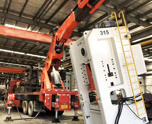 信丰县提升工作效率，选择优质折臂吊租赁服务