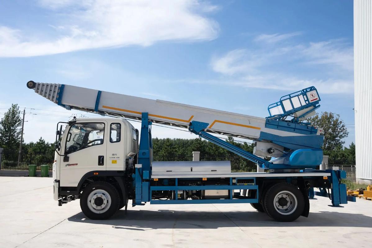 信丰县云梯上料车租赁费用