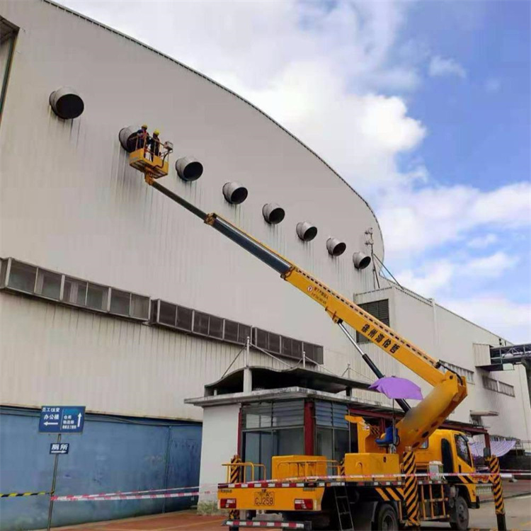 信丰县高空作业车出租服务：专业广告牌安装解决方案