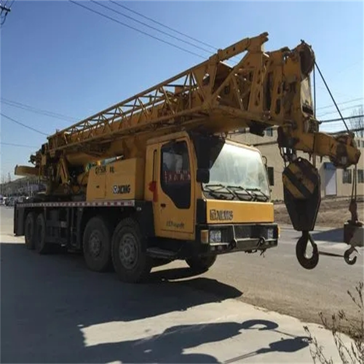 信丰县吊车吊挖机的正确办法